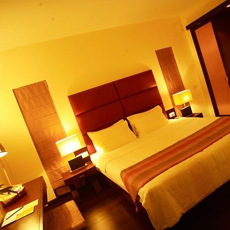 Hotel Metropole Kalkuta Zewnętrze zdjęcie