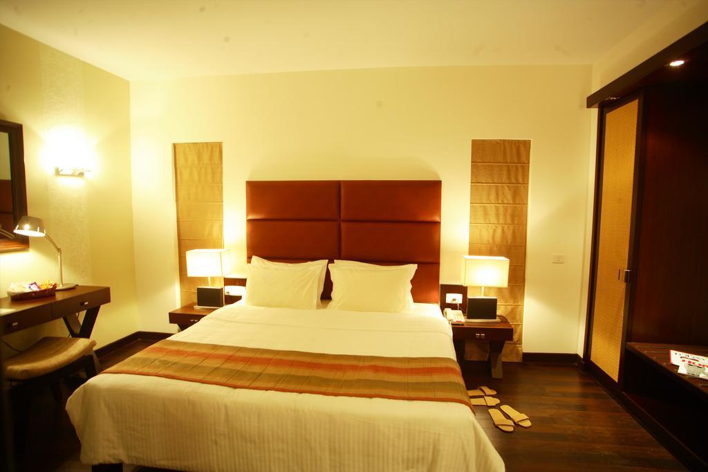 Hotel Metropole Kalkuta Zewnętrze zdjęcie