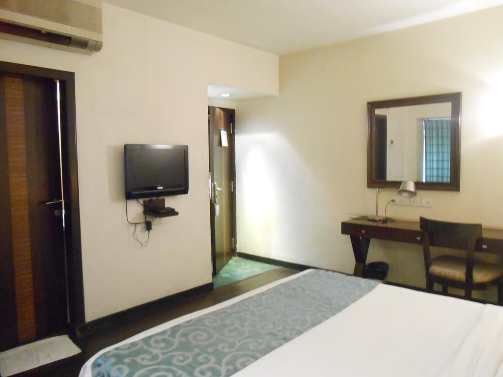 Hotel Metropole Kalkuta Zewnętrze zdjęcie
