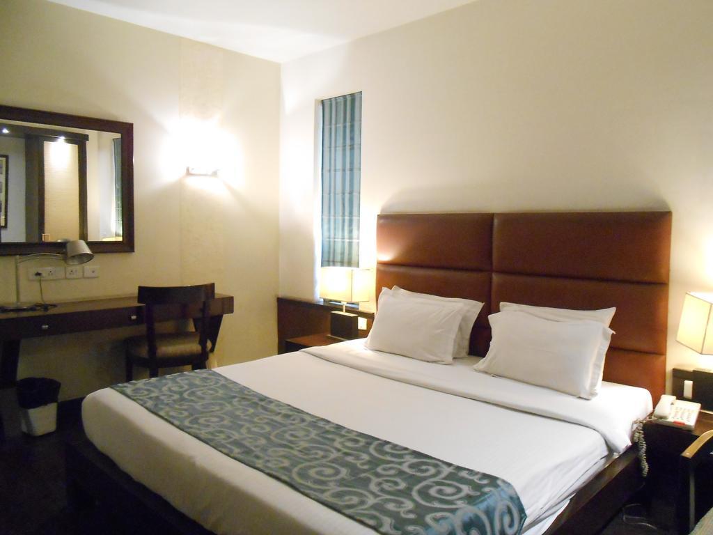 Hotel Metropole Kalkuta Zewnętrze zdjęcie