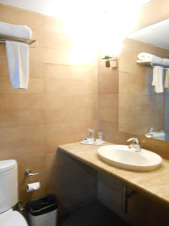 Hotel Metropole Kalkuta Zewnętrze zdjęcie