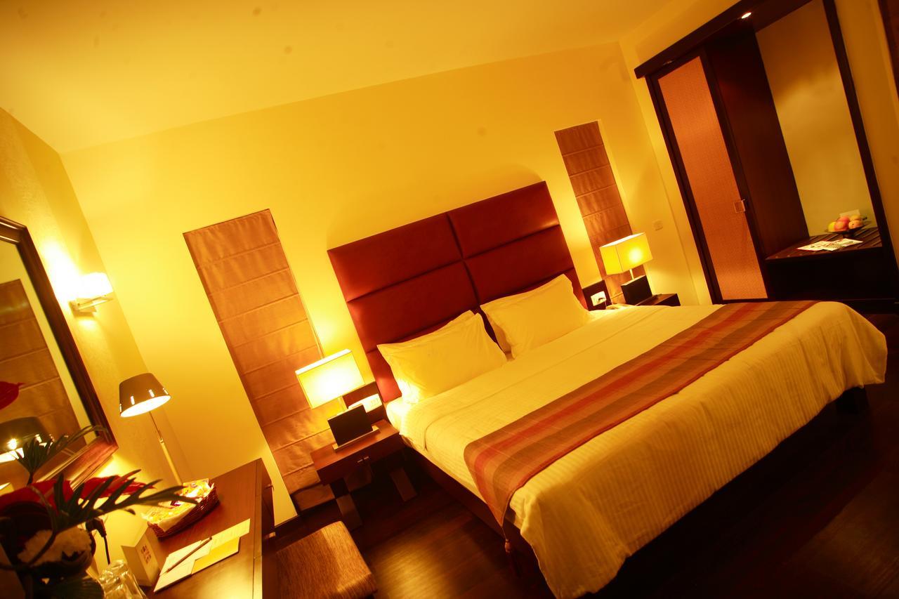 Hotel Metropole Kalkuta Zewnętrze zdjęcie