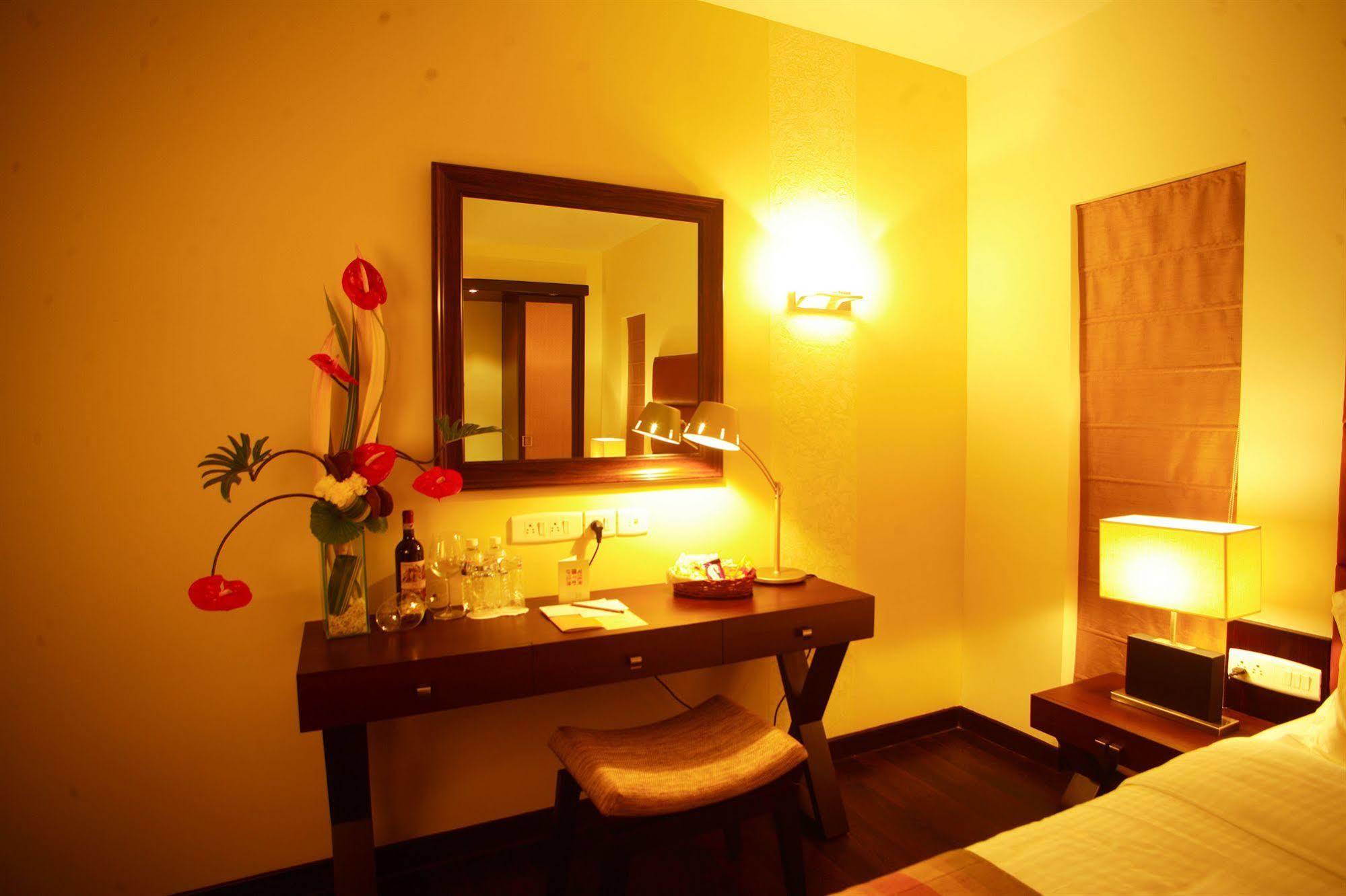 Hotel Metropole Kalkuta Zewnętrze zdjęcie