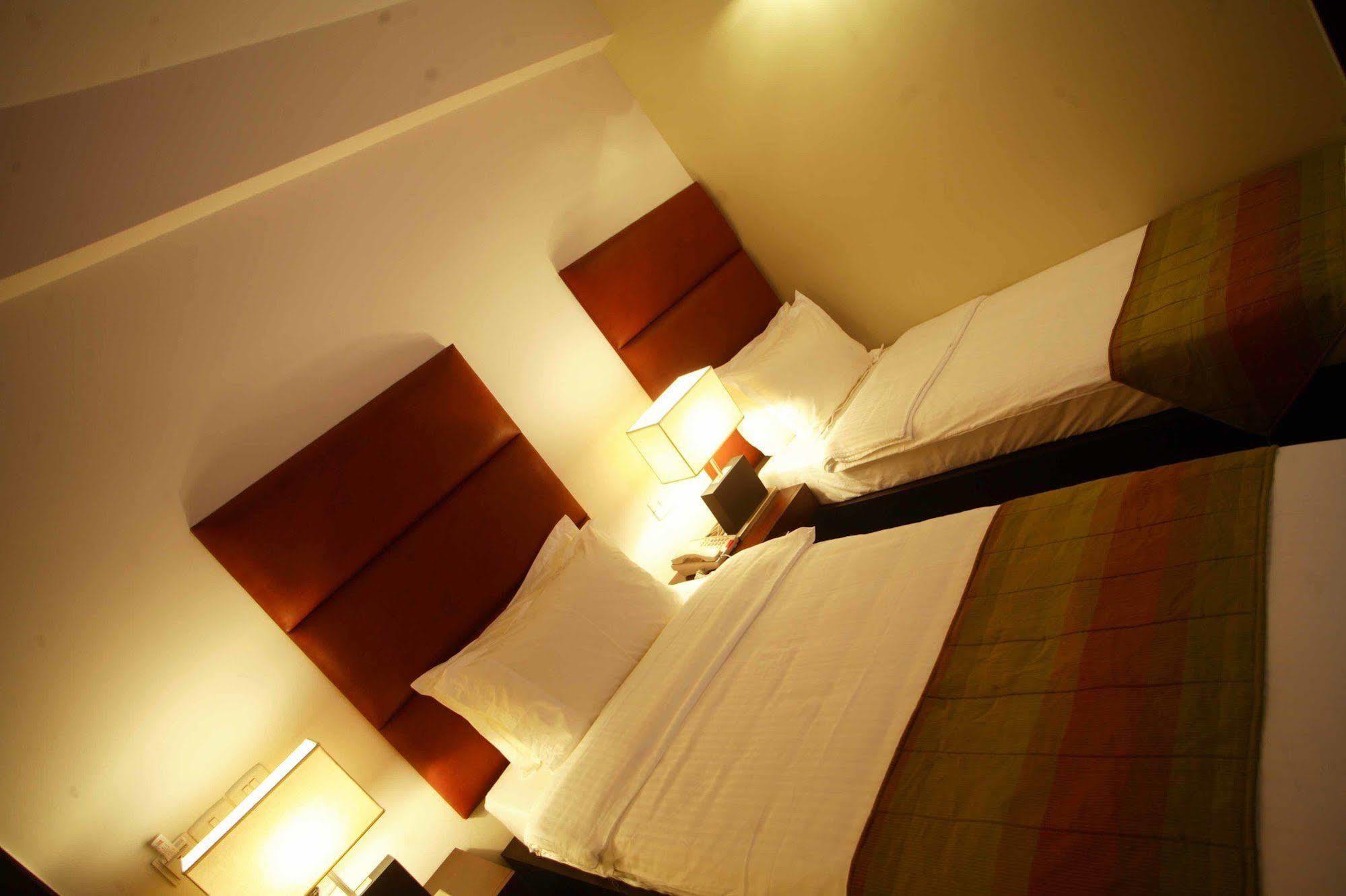 Hotel Metropole Kalkuta Zewnętrze zdjęcie