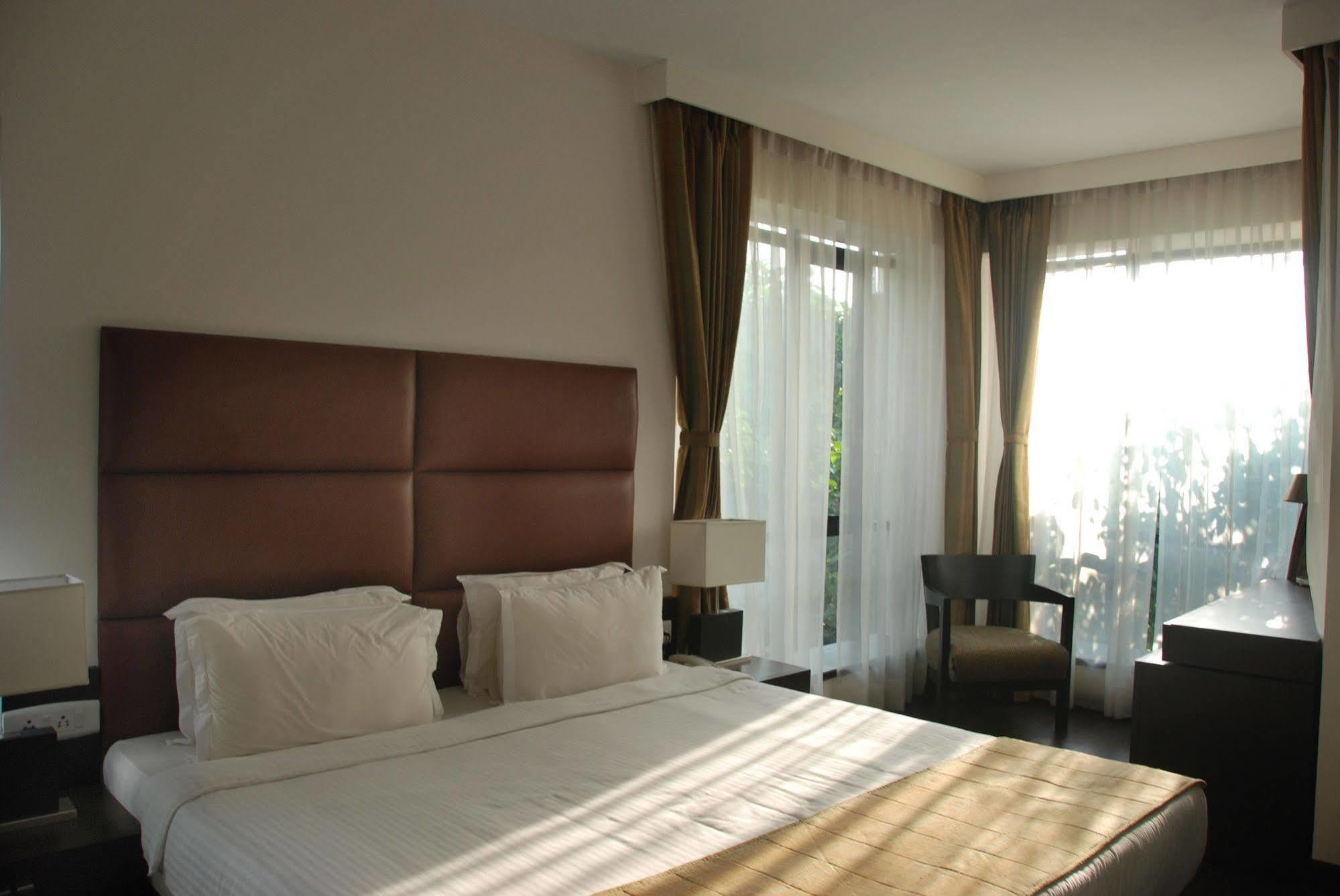 Hotel Metropole Kalkuta Zewnętrze zdjęcie
