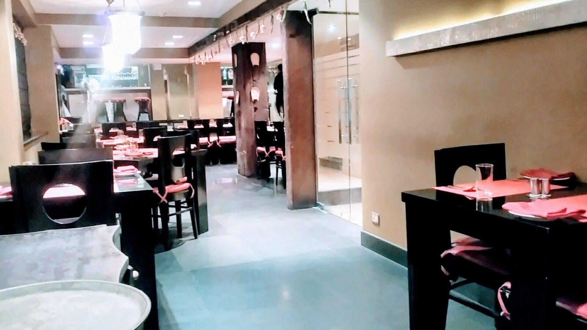 Hotel Metropole Kalkuta Zewnętrze zdjęcie